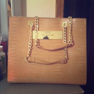 BEBE CHAIN BAG!!